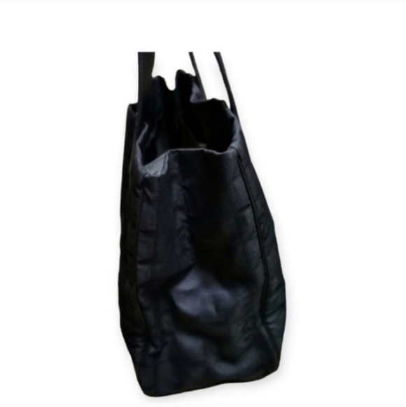 CHANEL NYLON Camellia vintage tote - Picture 11 of 12